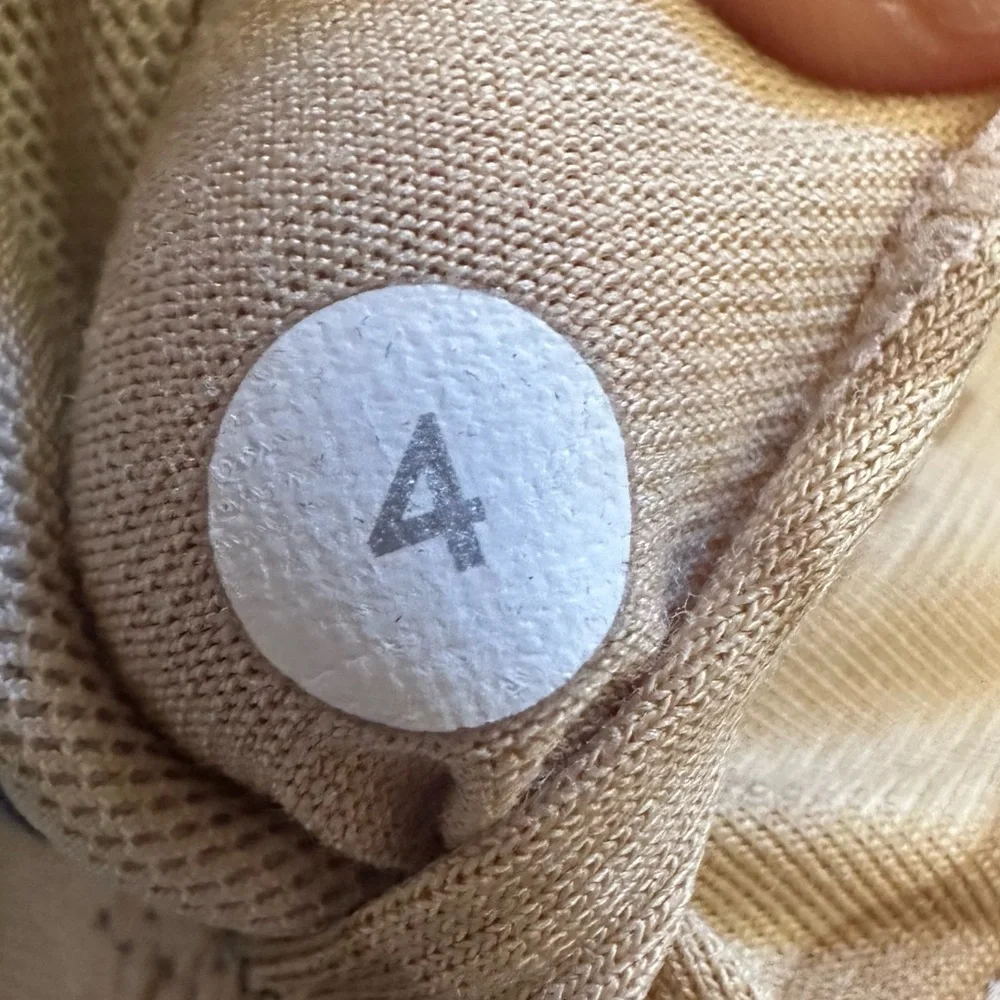 Lululemon Flow‎ Y Bra Gray Beachy Floral White Fossil Size 4